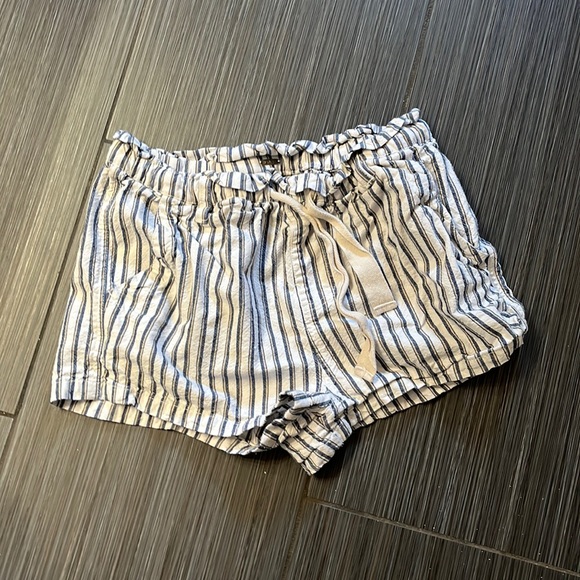 stripped shorts - Picture 1 of 1